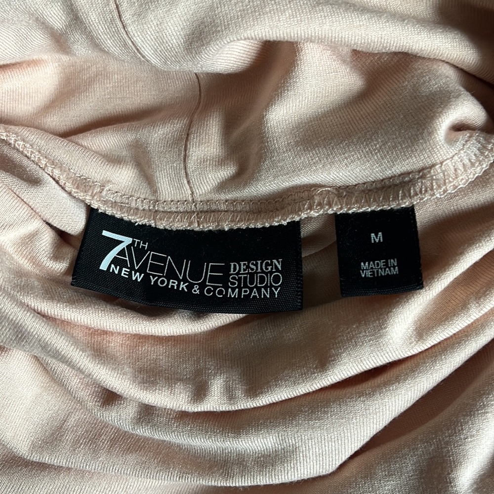 Cold shoulder top size medium - Picture 7 of 10
